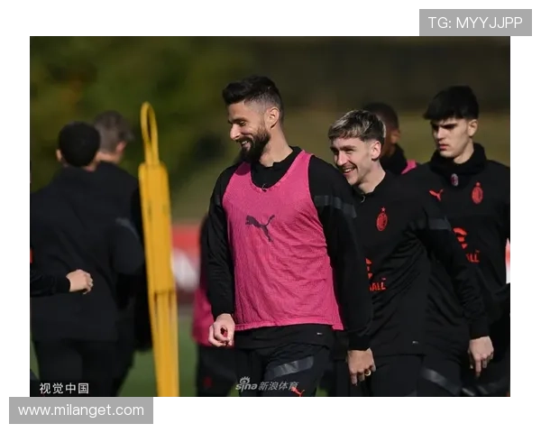丰富的AC米兰球队训练图片，了解球队日常训练和备战状态